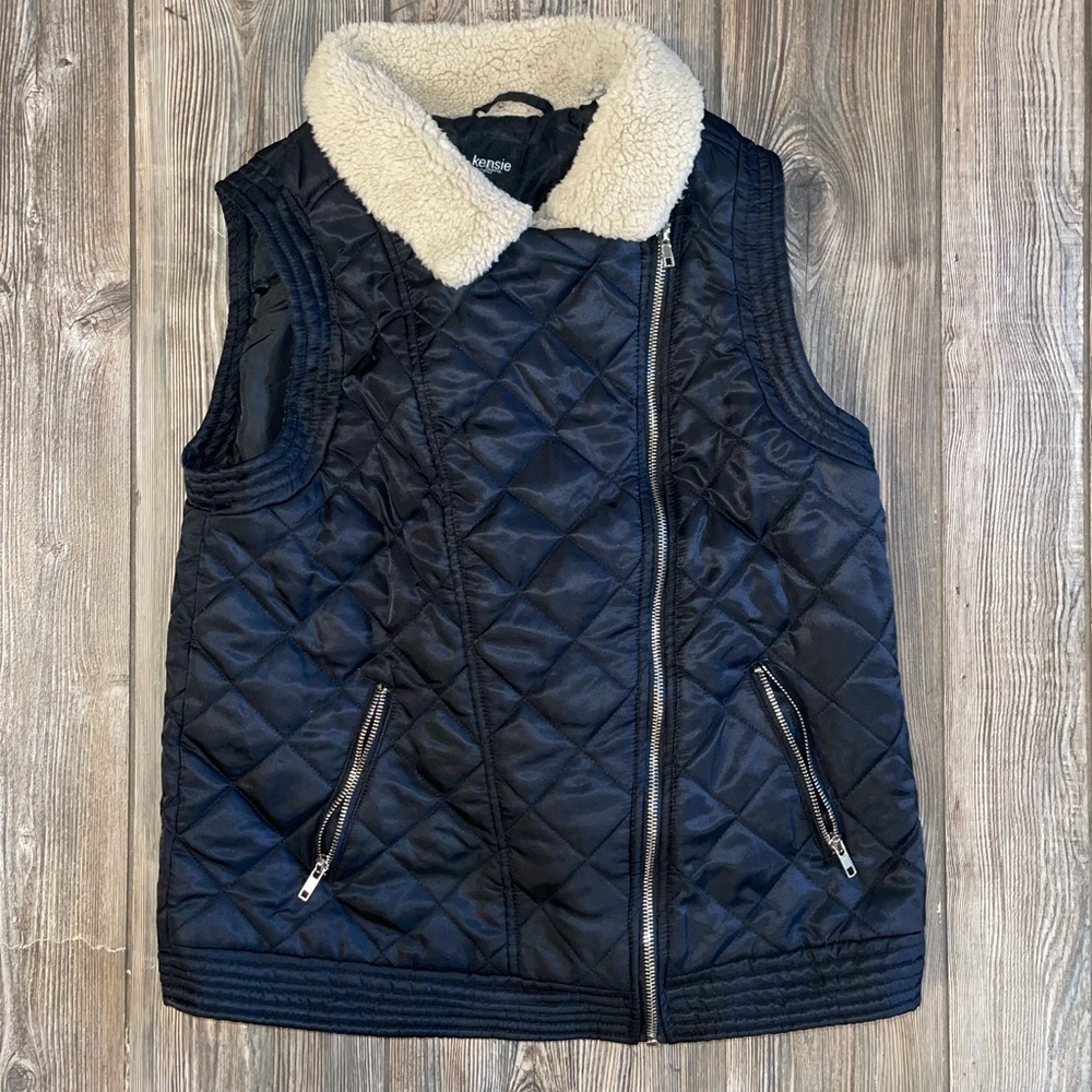 Kensie Black Quilted Vest with faux Fur